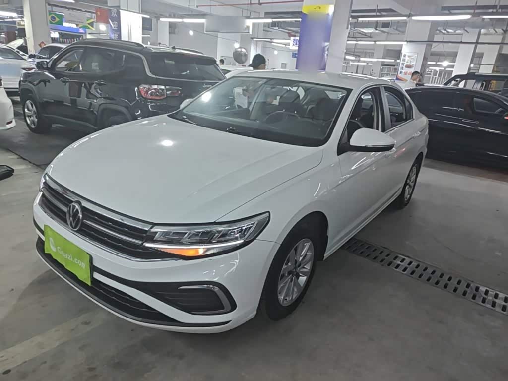 Volkswagen Bora, 2024 г., белый, 62 900 км Volkswagen Bora 2024 200TSI DSG Чансин версия