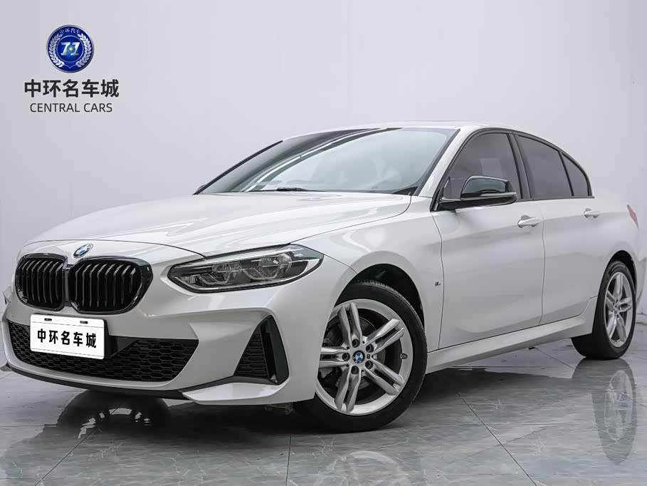 BMW 1 серия, 2023 г., белый, 20 000 км BMW 1 серия 2022 120i пакет M Sport, исполнение «Ночь»