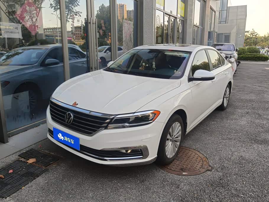 Volkswagen Lavida, 2021 г., белый, 72 300 км Volkswagen Lavida 2021 1.5L Автомат Комфорт