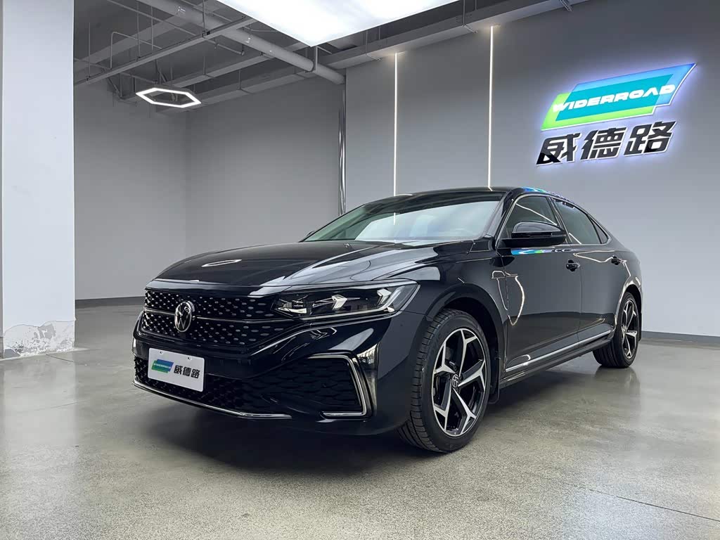 Volkswagen Passat, 2023 г., чёрный, 50 000 км Volkswagen Passat 2023 обновлённая версия 330TSI исполнение «Звёздное небо» комплектация «Элита»