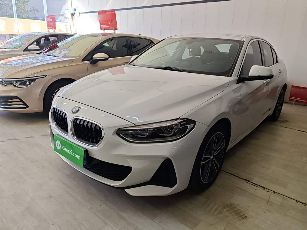 BMW 1 серия, 2022 г., белый, 74 200 км BMW 1 серия 2021 обновлённая версия 120i M Спорт
