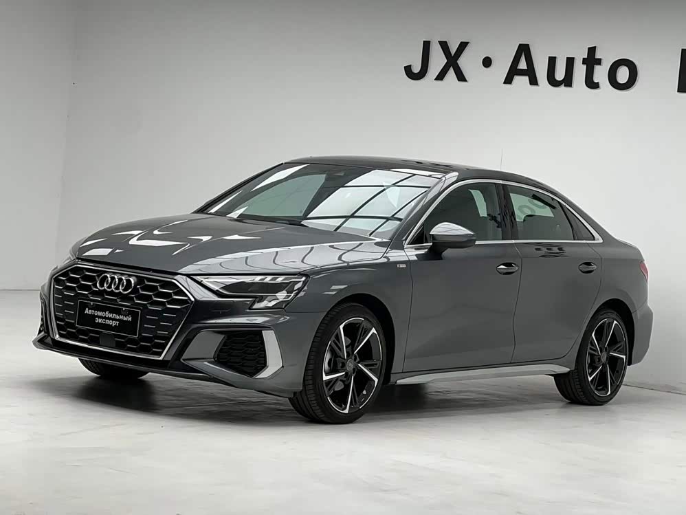 Audi A3, 2022 г., серебристый / серый, 25 000 км Audi A3, 2022 г., серебристый / серый, 25 000 км