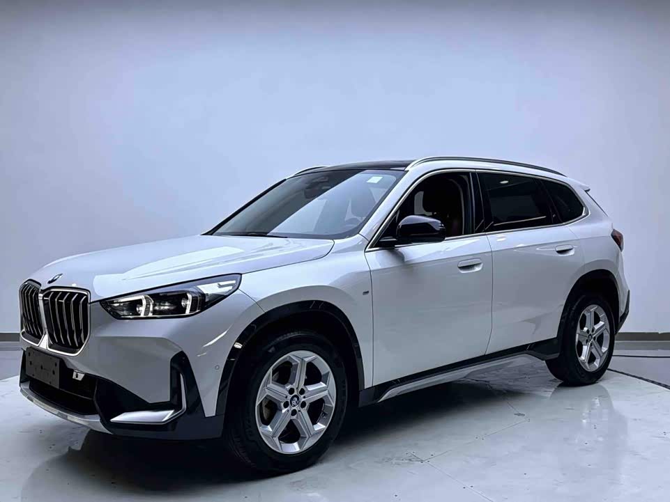 BMW X1, 2024 г., белый, 39 000 км BMW X1 2023 sDrive20Li X设计套装