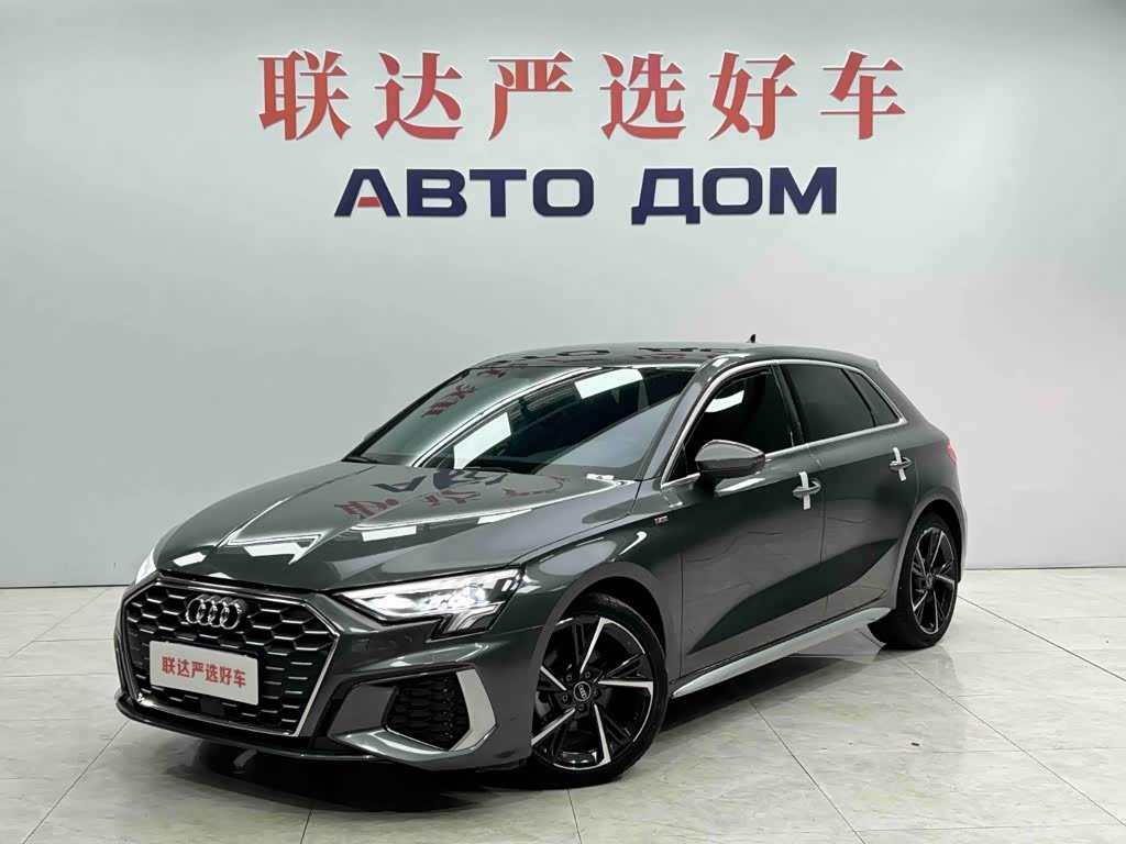 Audi A3, 2023 г., серебристый / серый, 30 300 км Audi A3, 2023 г., серебристый / серый, 30 300 км
