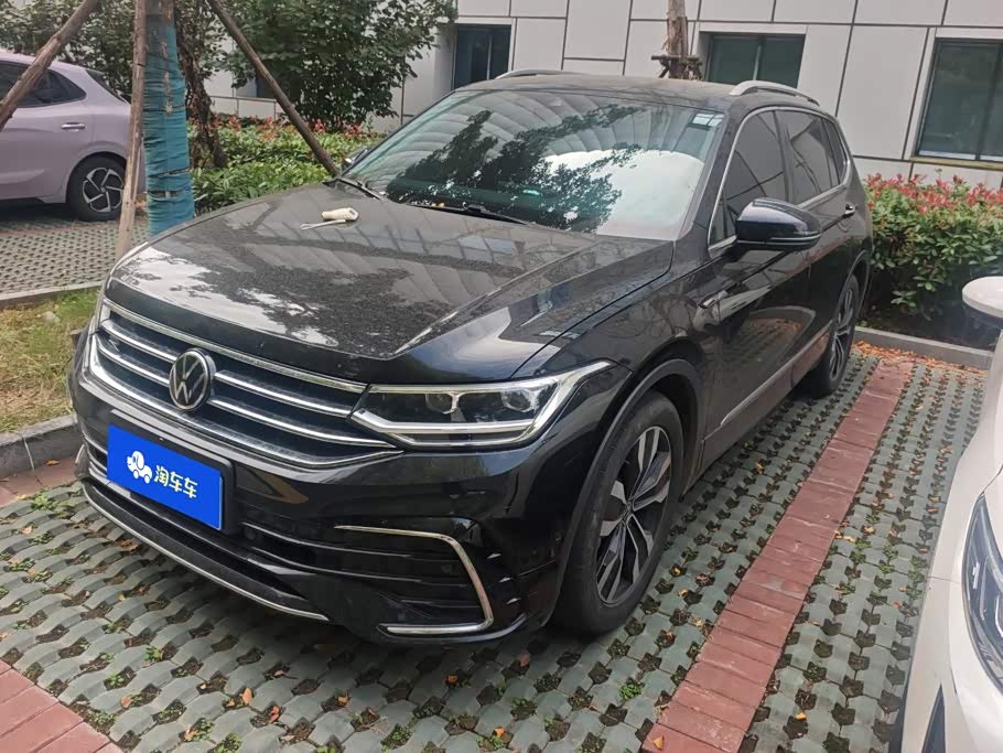 Volkswagen Tiguan L, 2023 г., чёрный, 48 700 км Volkswagen Tiguan L 2023 330TSI автомат одна ведущая ось R-Line комплектация «Юэсян»