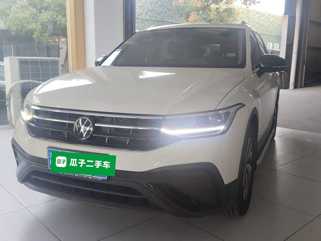 Volkswagen Tiguan L, 2026 г., белый, 400 км Volkswagen Tiguan L 2025 исполнение «Чучжун» 300TSI автомат одна ведущая ось комплектация «Лунтэн»