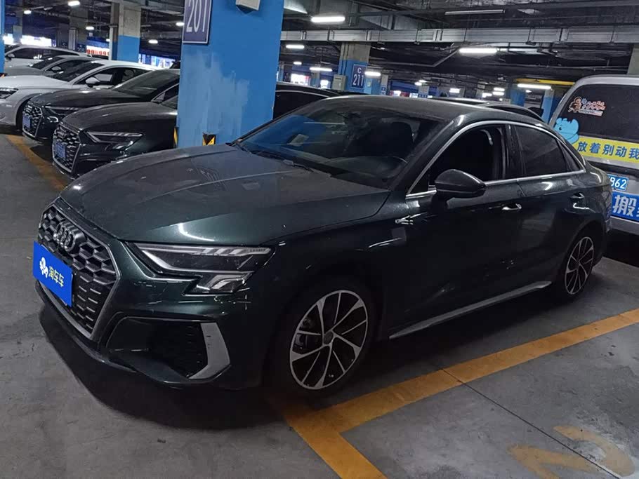 Audi A3, 2022 г., серебристый / серый, 40 000 км Audi A3, 2022 г., серебристый / серый, 40 000 км