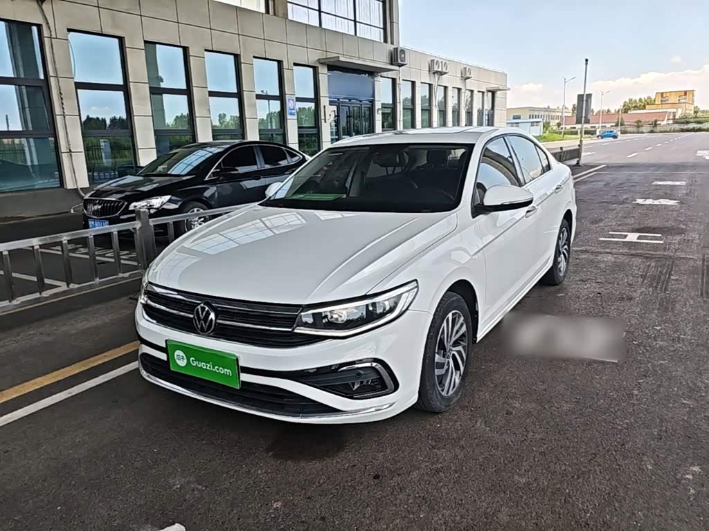 Volkswagen Bora, 2023 г., белый, 49 000 км Volkswagen Bora 2023 200TSI DSG Юэсин версия