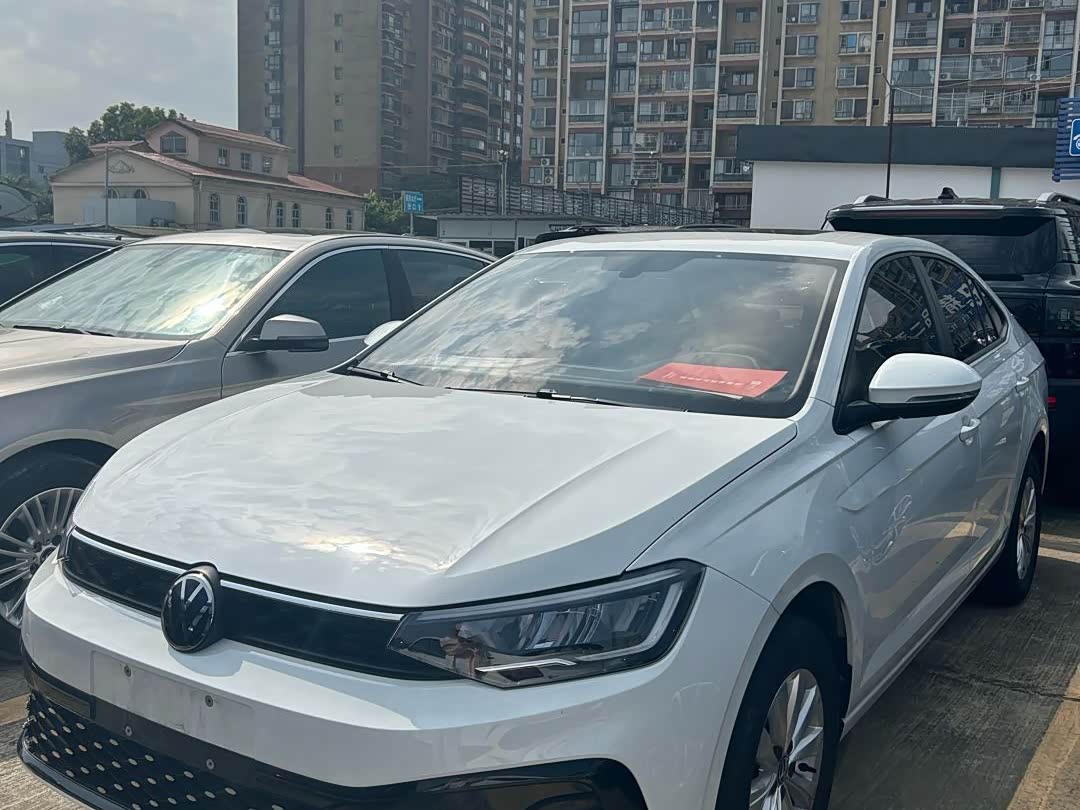 Volkswagen Lavida, 2024 г., белый, 60 000 км Volkswagen Lavida 2023 исполнение «Синьжуй» 1.5L автомат комплектация «Синьи»