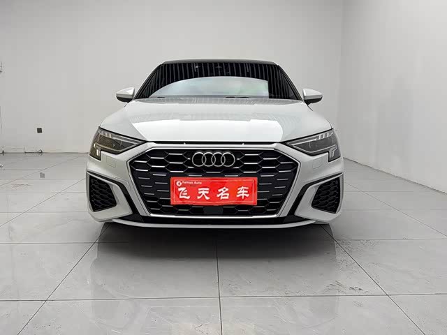 Audi A3, 2023 г., чёрный, 48 000 км Audi A3, 2023 г., чёрный, 48 000 км