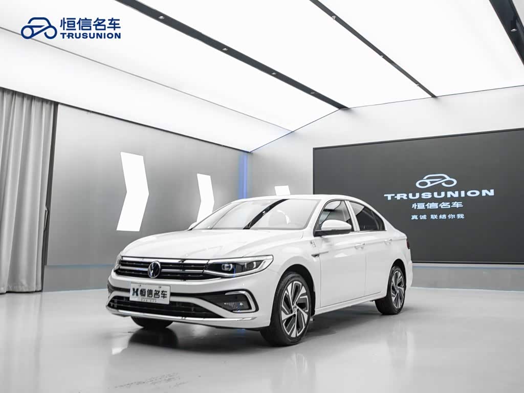 Volkswagen Bora, 2024 г., белый, 5 700 км Volkswagen Bora 2023 300TSI DSG комплектация «Цзуньсин»