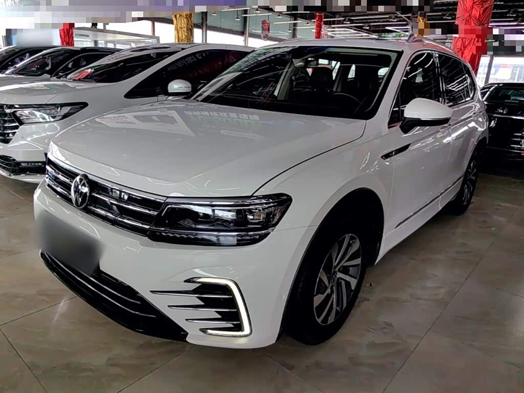 Volkswagen Tiguan L PHEV, 2021 г., белый, 76 500 км Volkswagen Tiguan L подключаемый гибрид 2021 430PHEV подключаемый гибрид Флагман
