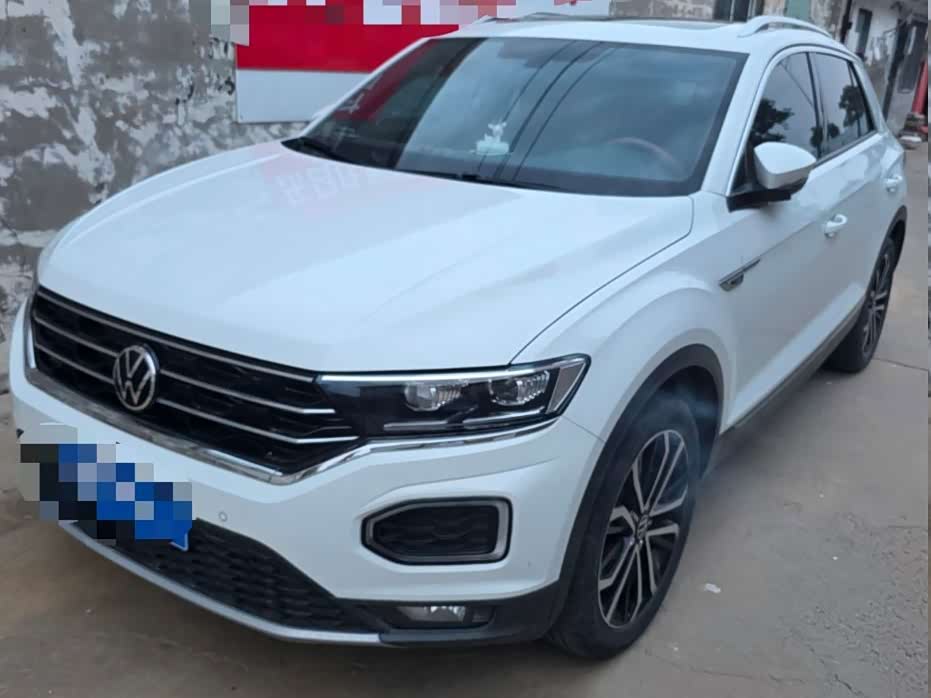 Volkswagen T-Roc, 2022 г., белый, 20 500 км Volkswagen T-Roc 2021 обновлённая версия 280TSI DSG полный привод комплектация «Люкс Чжилянь»