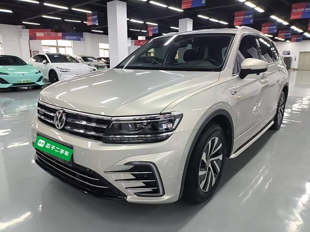 Volkswagen Tiguan L PHEV, 2021 г., серебристый / серый, 75 300 км Volkswagen Tiguan L подключаемый гибрид 2020 430PHEV подключаемый гибрид Флагман