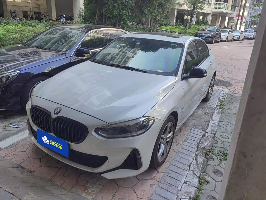 BMW 1 серия, 2023 г., белый, 7 000 км BMW 1 серия 2023 120i пакет M Sport, исполнение «Ночь»