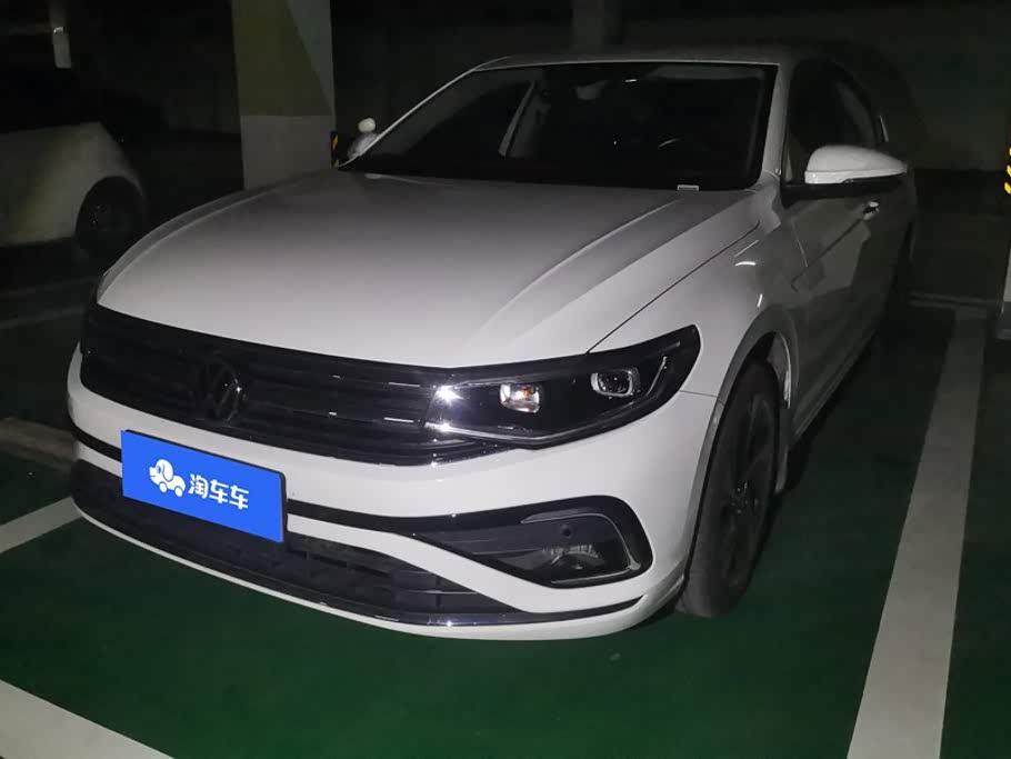 Volkswagen Bora, 2025 г., белый, 25 300 км Volkswagen Bora 2025 300TSI DSG комплектация «Цзуньсин»