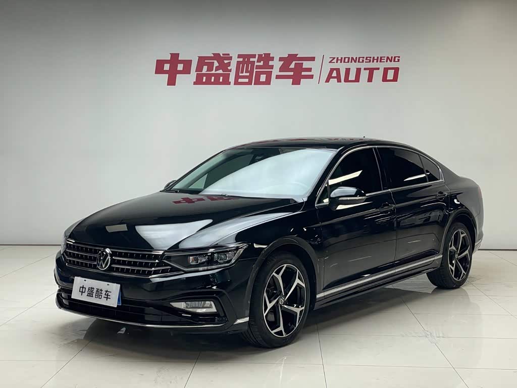 Volkswagen Magotan, 2023 г., чёрный, 38 800 км Volkswagen Magotan 2023 200 × десять тысяч выпущенных автомобилей, юбилейная серия 330TSI DSG комплектация «Лидер»