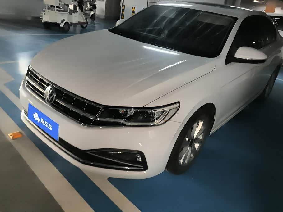 Volkswagen Bora, 2021 г., белый, 43 100 км Volkswagen Bora 2020 1.5L 手动 Комфорт