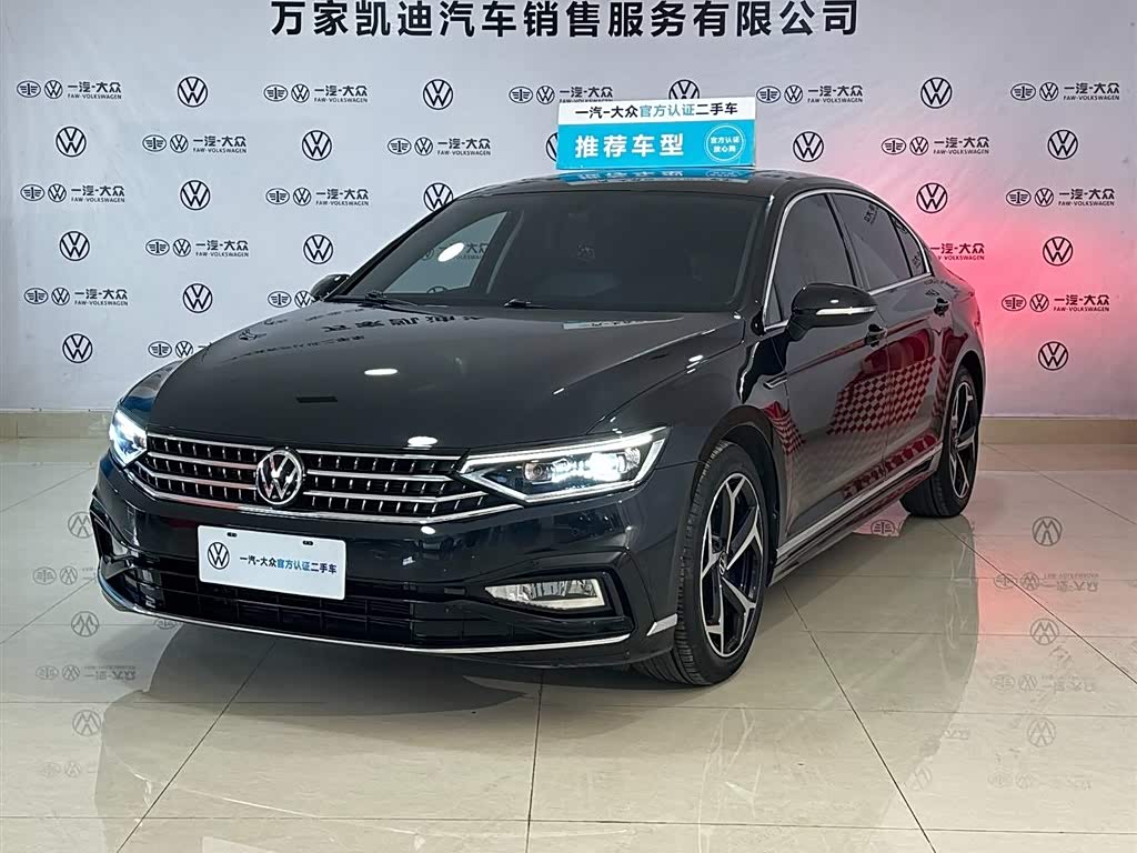 Volkswagen Magotan, 2023 г., чёрный, 42 000 км Volkswagen Magotan 2023 200 × десять тысяч выпущенных автомобилей, юбилейная серия 330TSI DSG комплектация «Лидер»