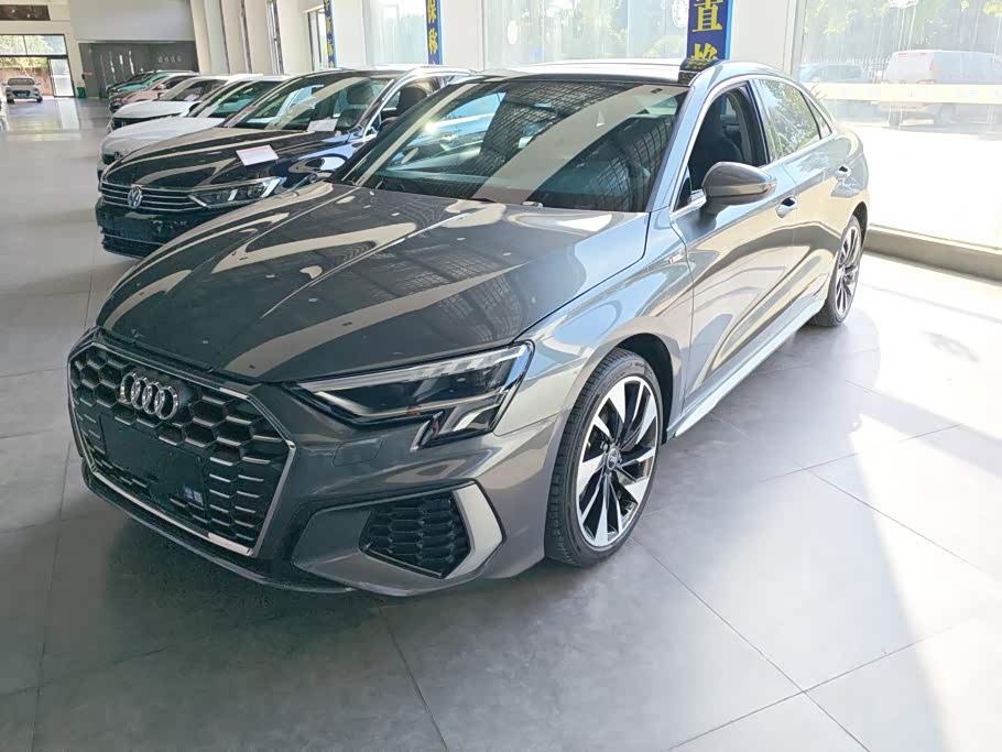 Audi A3, 2024 г., серебристый / серый, 29 400 км Audi A3, 2024 г., серебристый / серый, 29 400 км