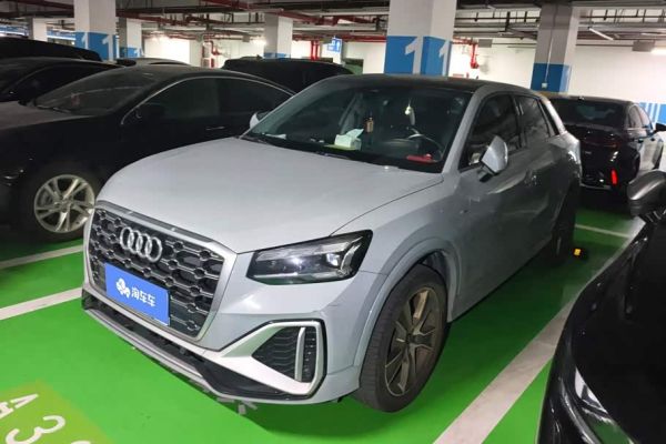 Audi 奥迪Q2L, 2022 г., серебристый / серый, 67 500 км