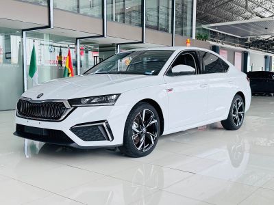 Skoda 明锐, 2023 г., белый, 26 000 км