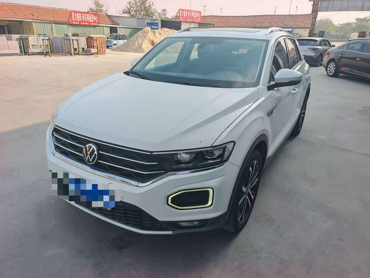 Volkswagen T-Roc, 2022 г., белый, 48 000 км Volkswagen T-Roc 2022 280TSI DSG одна ведущая ось Комфорт PLUS
