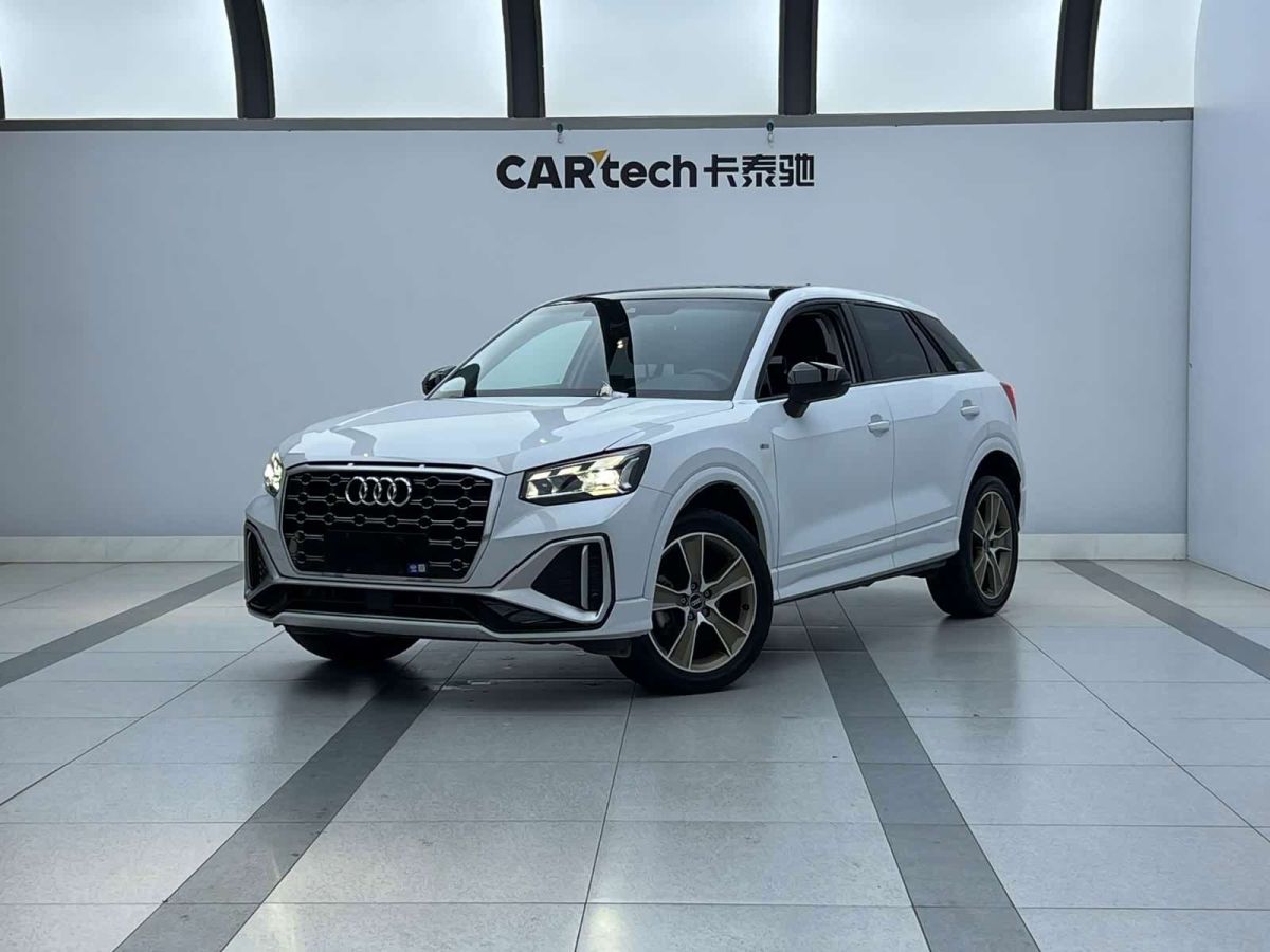 Audi Q2L, 2022 г., белый, 16 700 км Audi 奥迪Q2L, 2022 г., белый, 16 700 км