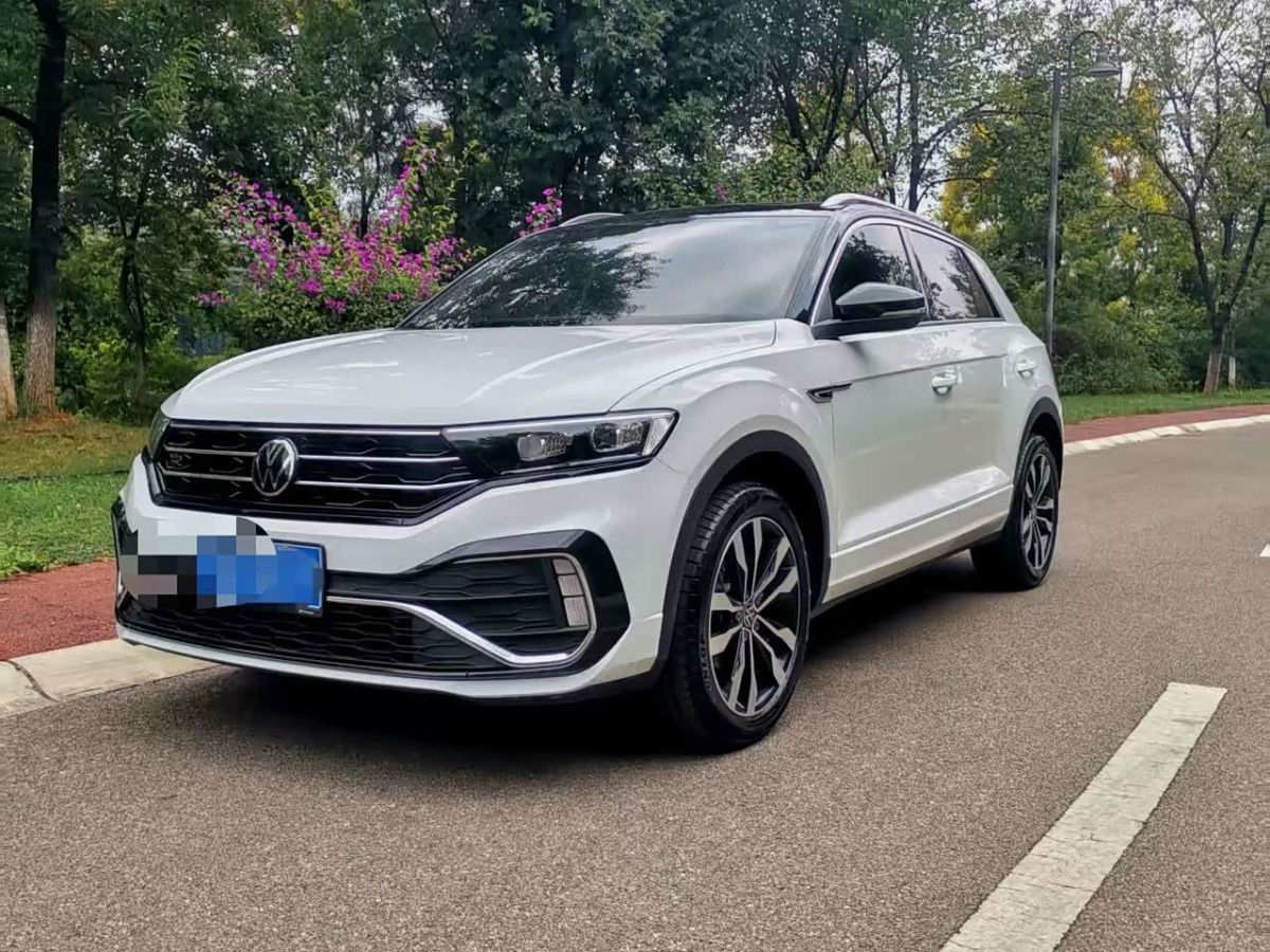Volkswagen T-Roc, 2023 г., белый, 49 000 км Volkswagen T-Roc 2022 280TSI DSG одна ведущая ось R-Line Pro PLUS
