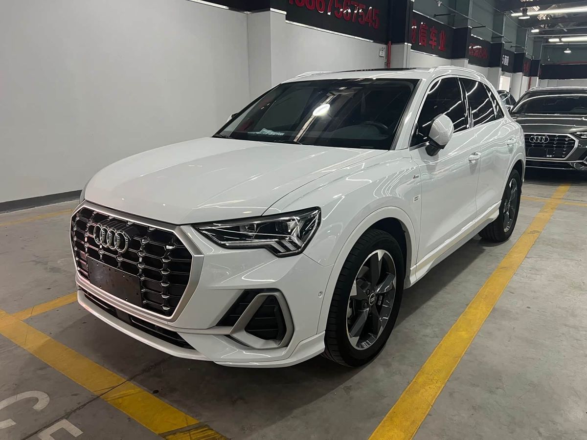 Audi Q3, 2022 г., белый, 42 000 км Audi 奥迪Q3, 2022 г., белый, 42 000 км