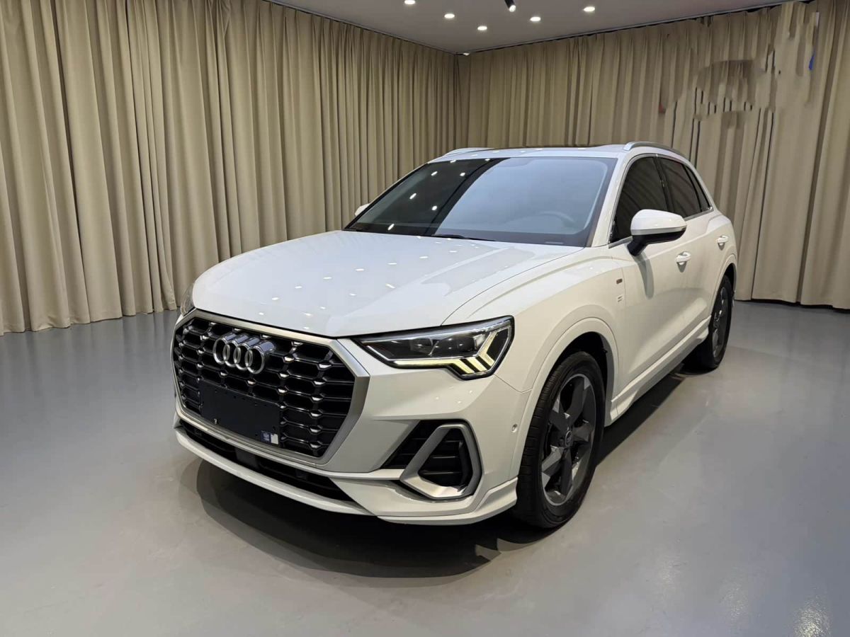 Audi 奥迪Q3, 2023 г., белый, 56 000 км