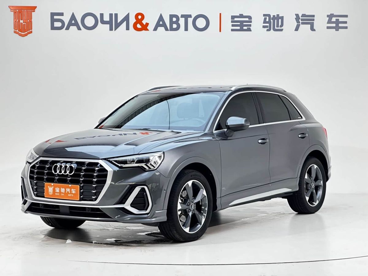Audi Q3, 2022 г., серебристый / серый, 42 000 км Audi 奥迪Q3, 2022 г., серебристый / серый, 42 000 км