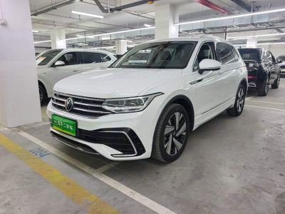 Volkswagen Tiguan L, 2023 г., белый, 26 400 км Volkswagen Tiguan L 2023 обновлённая версия 380TSI автомат полный привод R-Line комплектация «Юэсян» 7 мест
