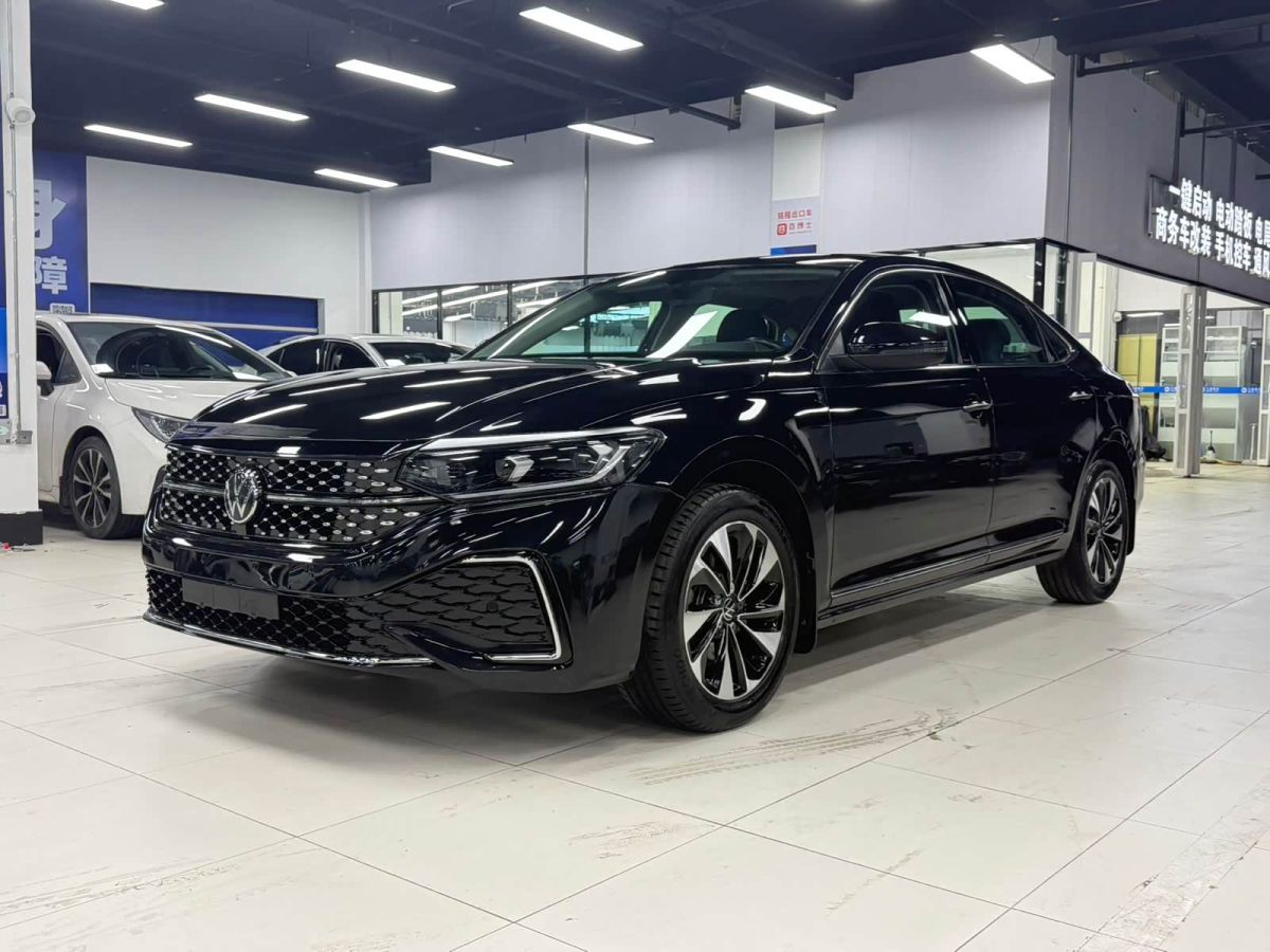 Volkswagen Passat, 2023 г., чёрный, 43 000 км Volkswagen Passat 2023 обновлённая версия 280TSI исполнение «Звёздное небо» комплектация «Элита»