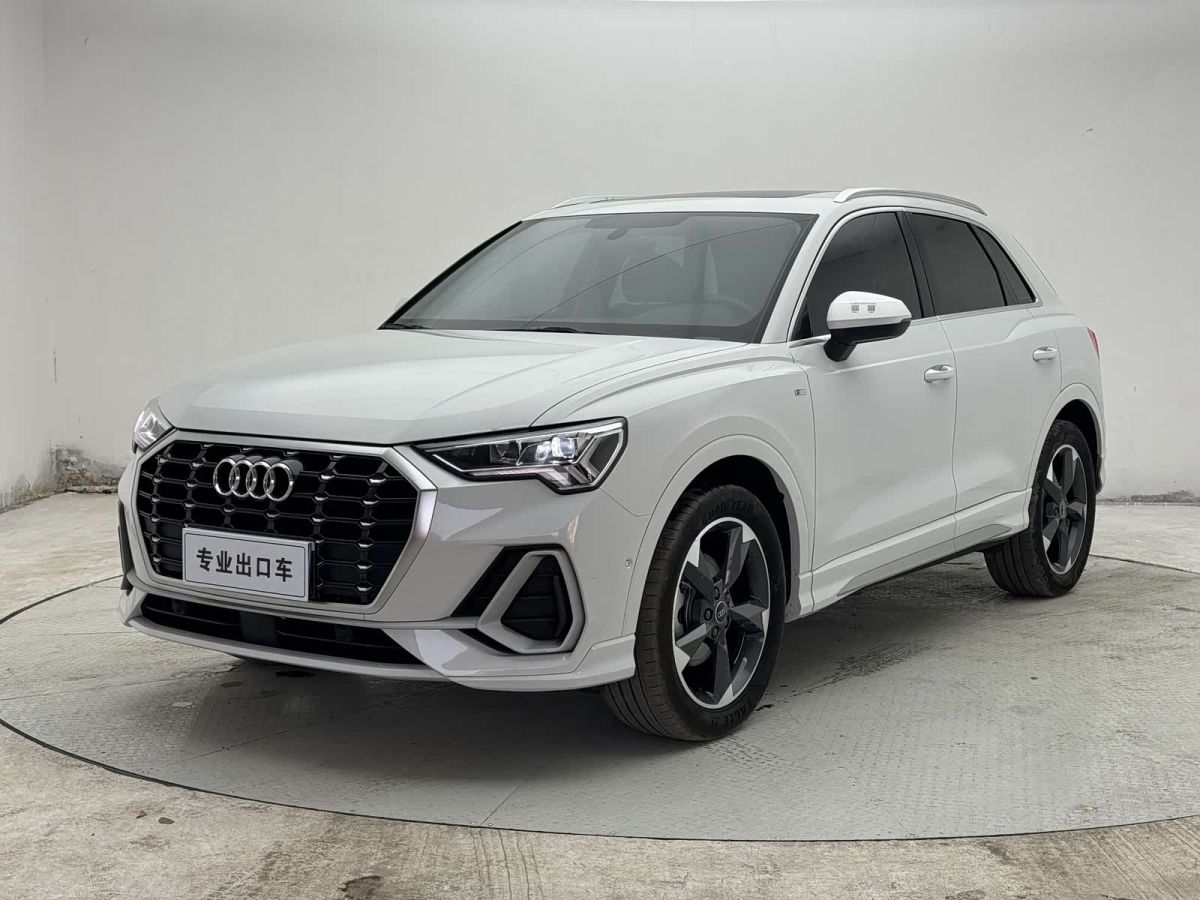 Audi Q3, 2023 г., белый, 28 000 км Audi 奥迪Q3, 2023 г., белый, 28 000 км
