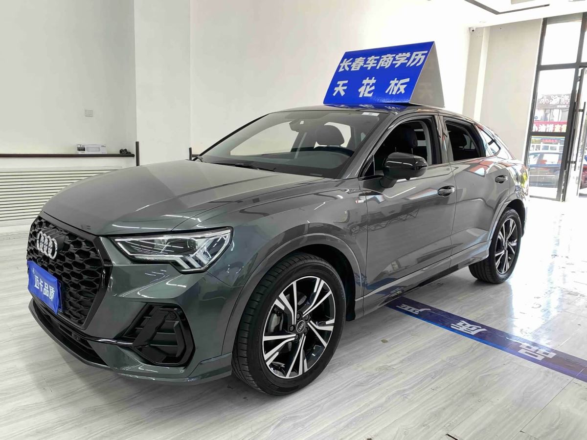 Audi 奥迪Q3 Sportback, 2022 г., серебристый / серый, 30 000 км