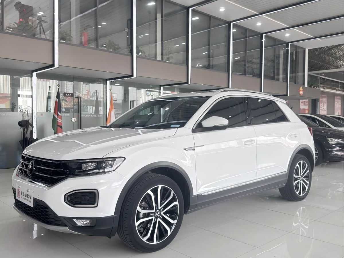 Volkswagen T-Roc, 2022 г., белый, 50 000 км Volkswagen T-Roc 2022 280TSI DSG одна ведущая ось Комфорт PLUS