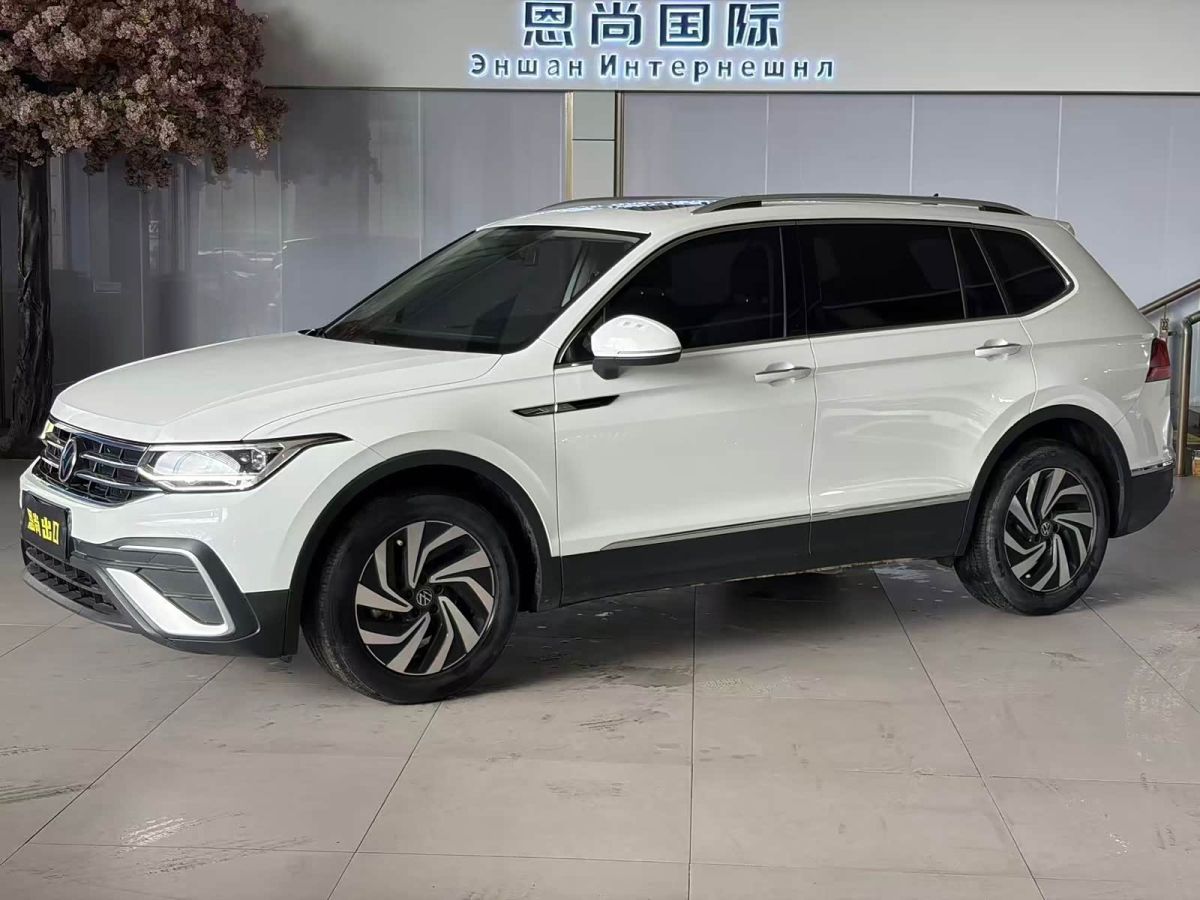 Volkswagen Tiguan L 2023 280TSI автомат одна ведущая ось ограниченная серия «Чаочуан»
