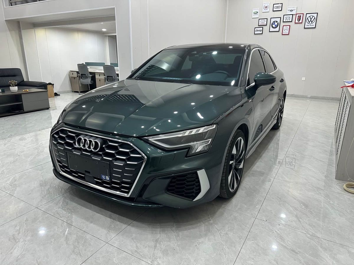 Audi A3, 2023 г., зелёный, 28 000 км