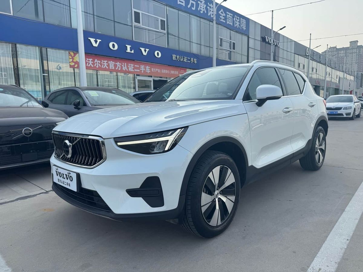 Volvo 沃尔沃XC40, 2024 г., белый, 73 000 км Volvo 沃尔沃XC40, 2024 г., белый, 73 000 км