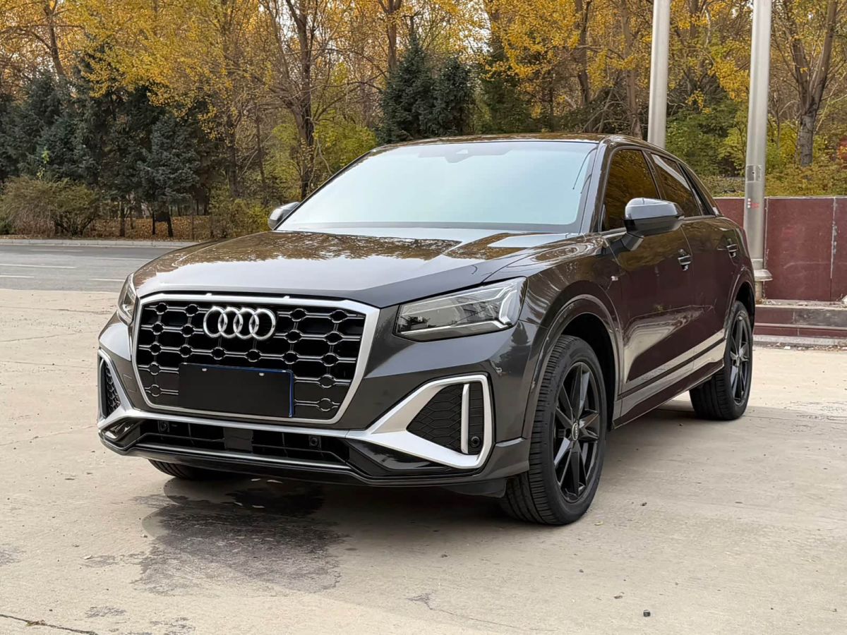 Audi Q2L, 2022 г., чёрный, 13 000 км Audi 奥迪Q2L, 2022 г., чёрный, 13 000 км