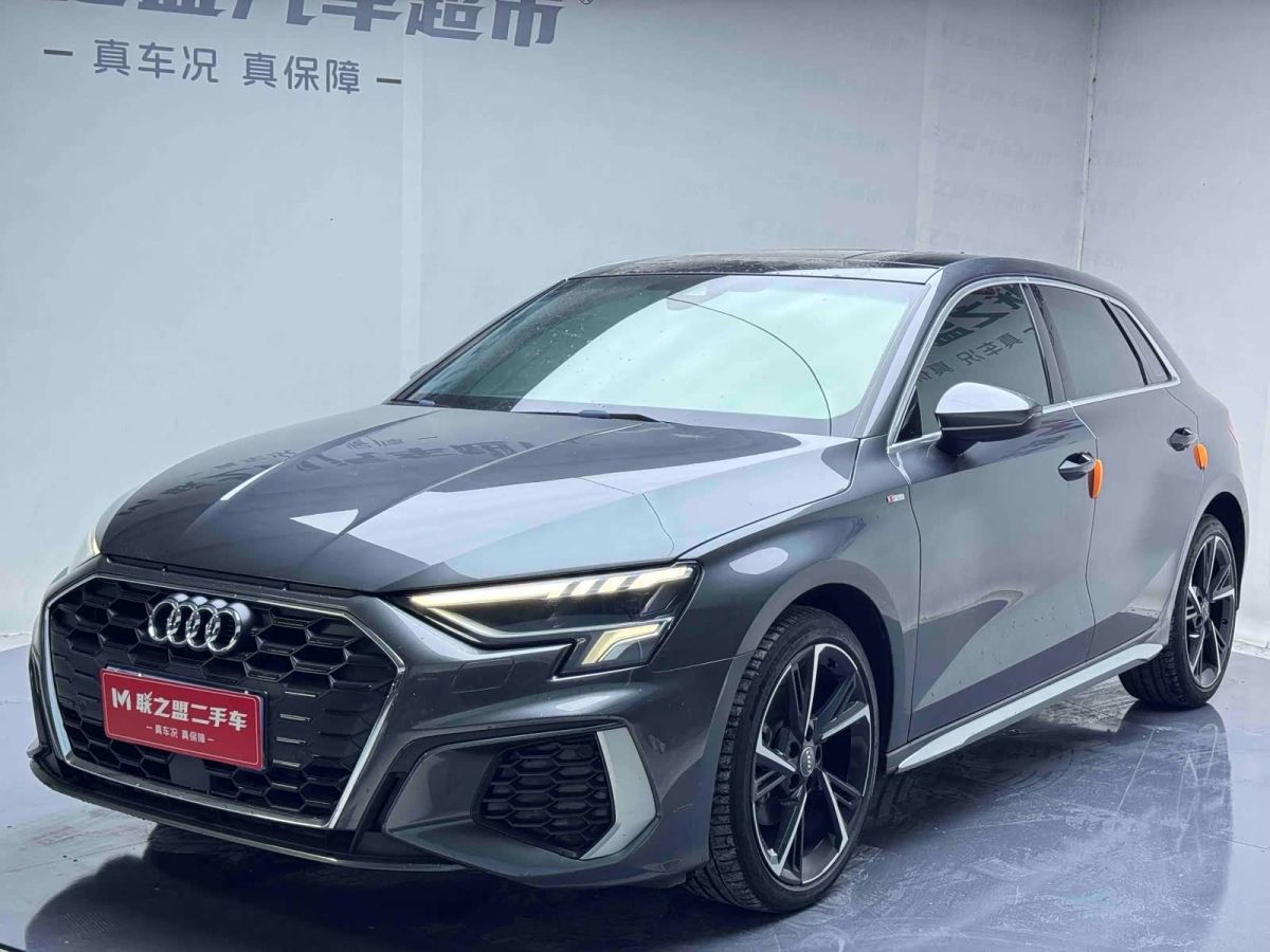Audi A3, 2022 г., серебристый / серый, 38 000 км Audi A3, 2022 г., серебристый / серый, 38 000 км