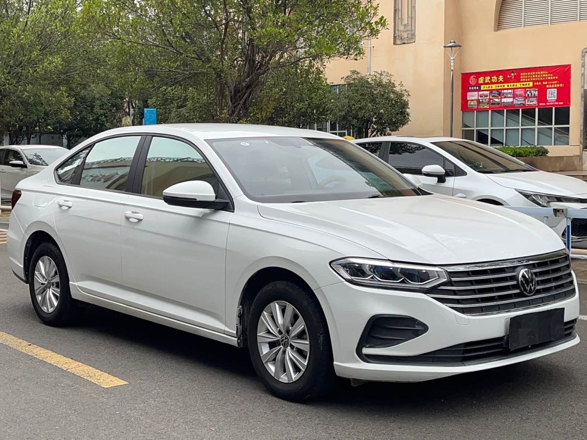Volkswagen Lavida, 2022 г., белый, 60 000 км Volkswagen Lavida 2023 1.5L автомат Дэи версия