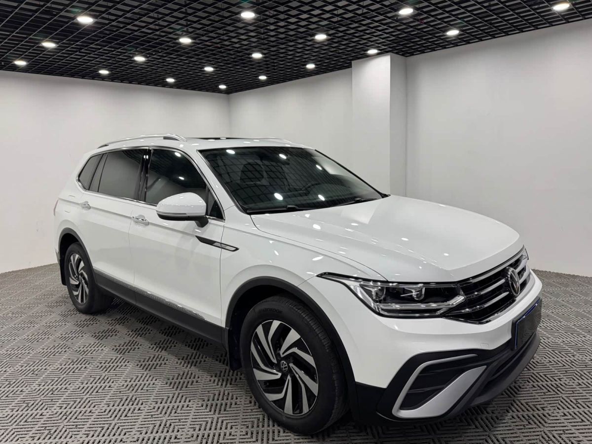 Volkswagen Tiguan L 2023 280TSI автомат одна ведущая ось ограниченная серия «Чаочуан»