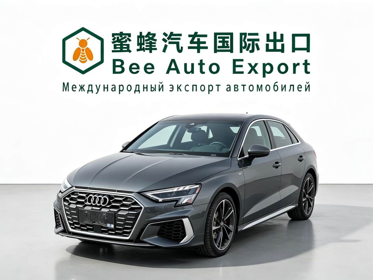 Audi A3, 2023 г., серебристый / серый, 47 000 км Audi A3, 2023 г., серебристый / серый, 47 000 км