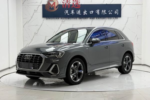 Audi 奥迪Q3, 2023 г., серебристый / серый, 30 000 км