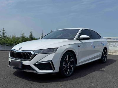 Skoda 明锐, 2023 г., белый, 15 000 км