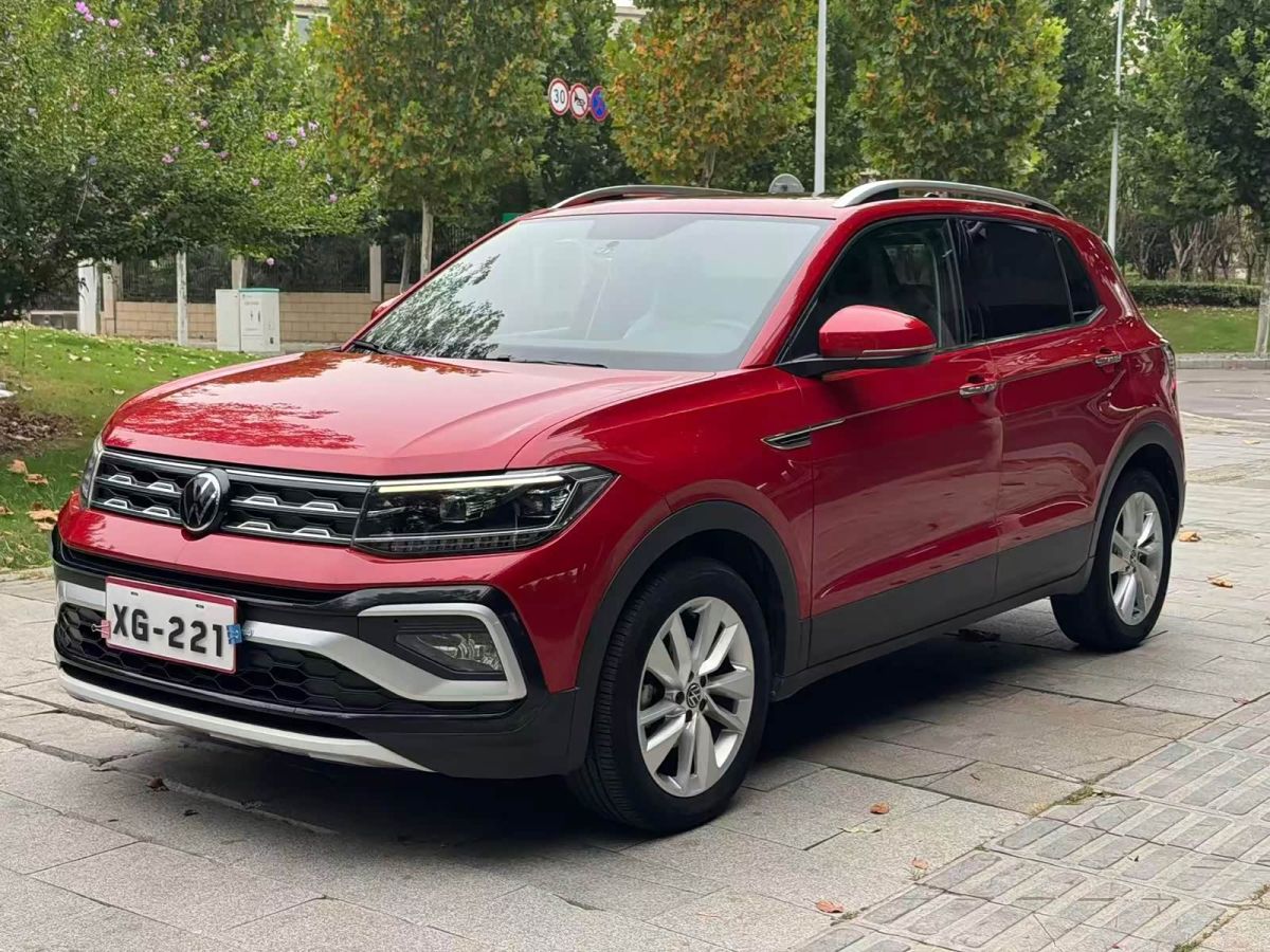 Volkswagen T-Cross, 2021 г., красный / фиолетовый, 42 000 км Volkswagen T-Cross 2021 280TSI DSG Комфорт