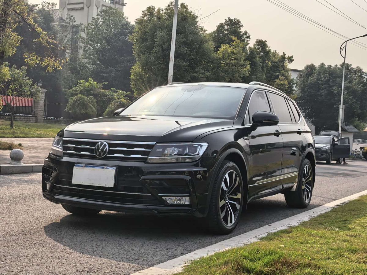 Volkswagen Tiguan L 2021 330TSI автомат одна ведущая ось R-Line комплектация «Юэсян»