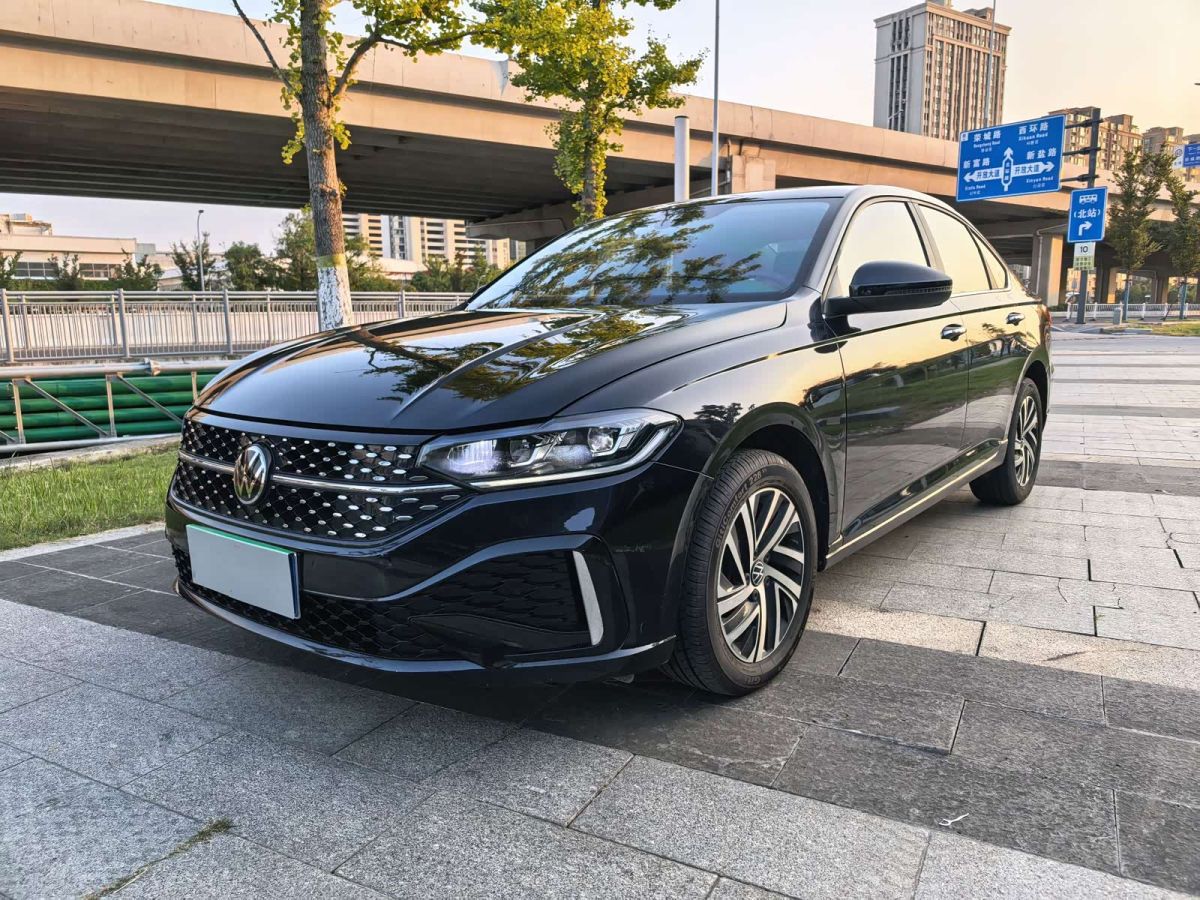Volkswagen Lavida, 2025 г., чёрный, 28 500 км Volkswagen Lavida 2024 300TSI DSG исполнение «Звёздное небо» комплектация «Лидер»